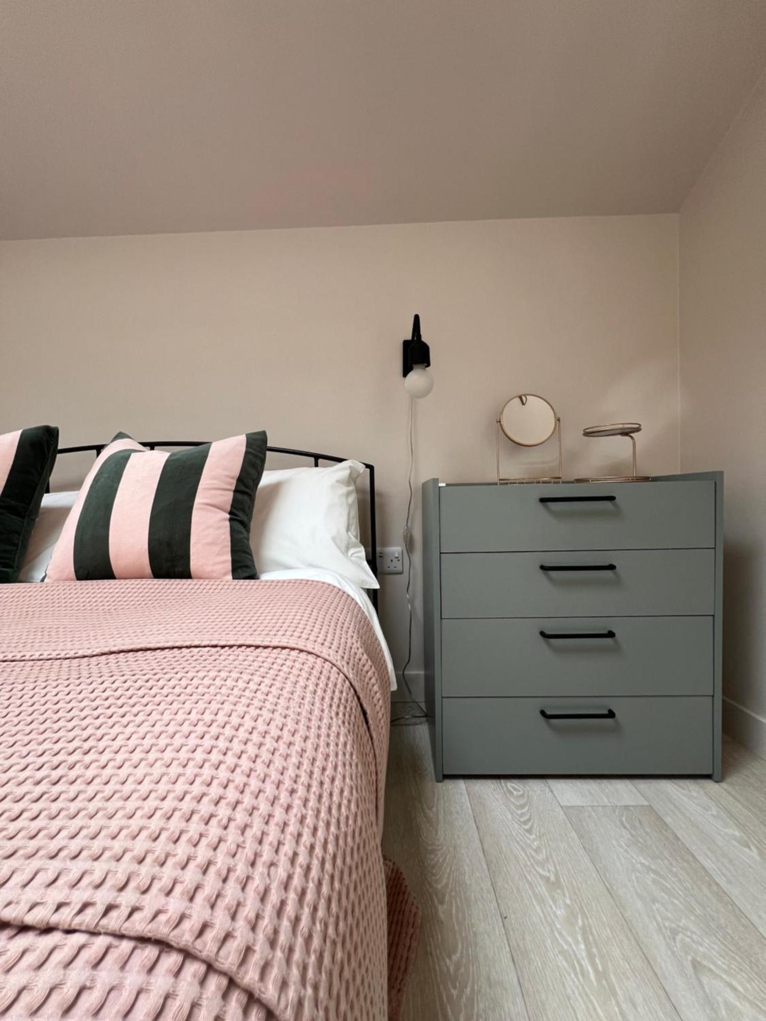 Unique House, Close To Cookery School, Private Entrance & Parking *