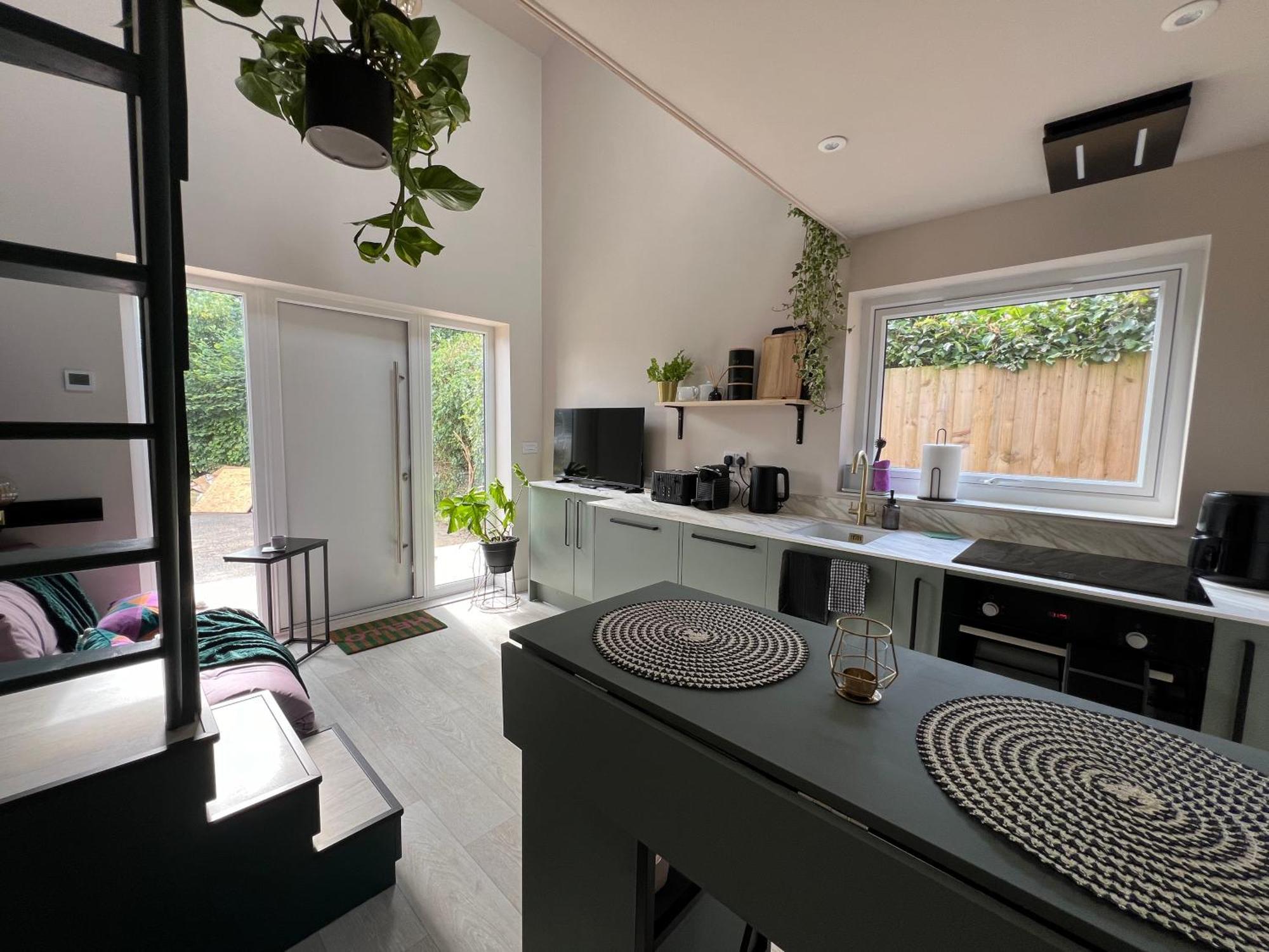 Unique House, Close To Cookery School, Private Entrance & Parking *