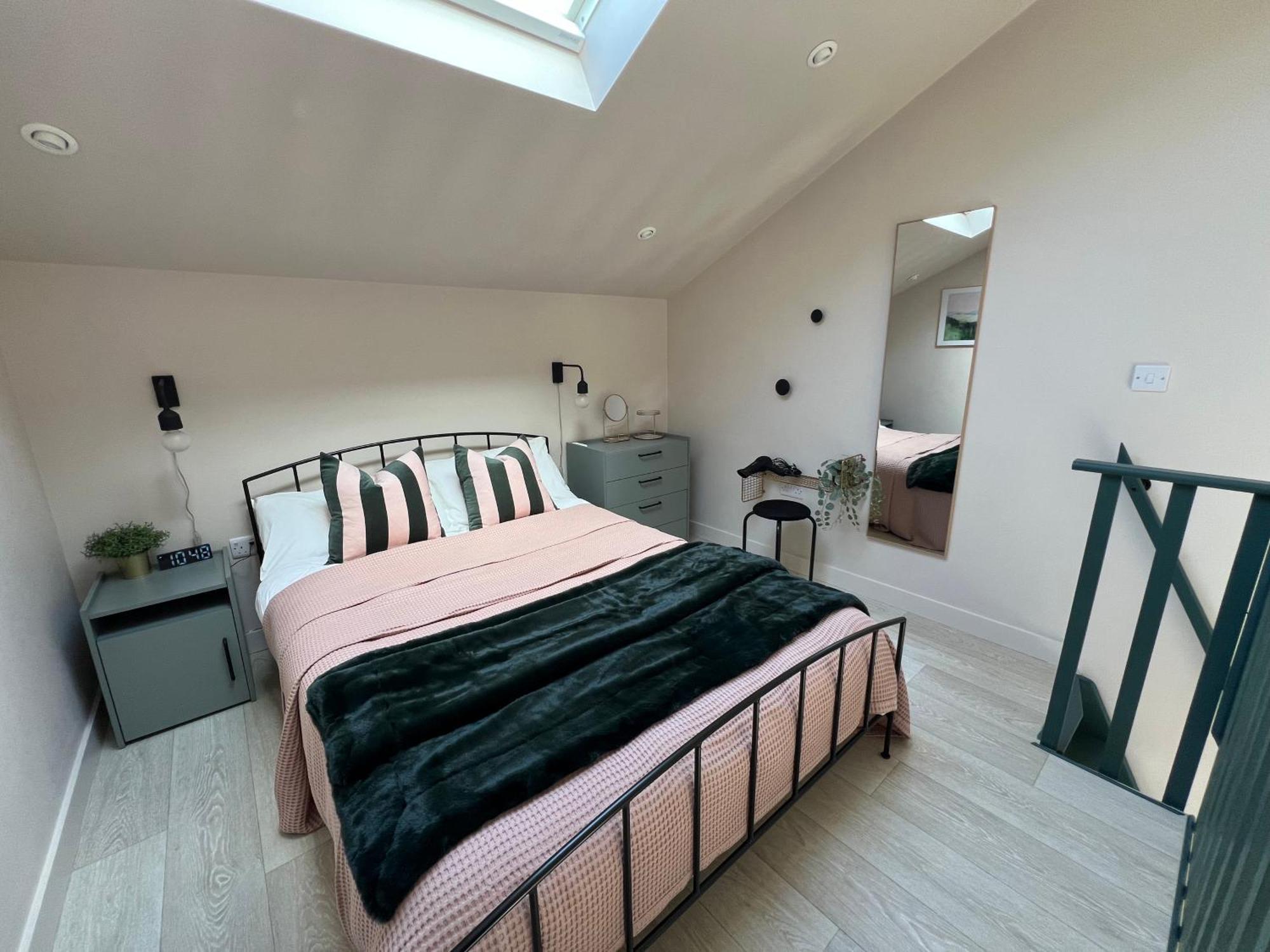 Unique House, Close To Cookery School, Private Entrance & Parking Holiday home