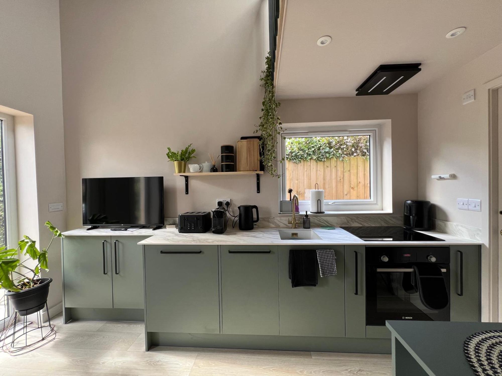 Unique House, Close To Cookery School, Private Entrance & Parking Holiday home